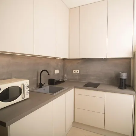 Spectacular Near Dance Hall/center קלמאטה