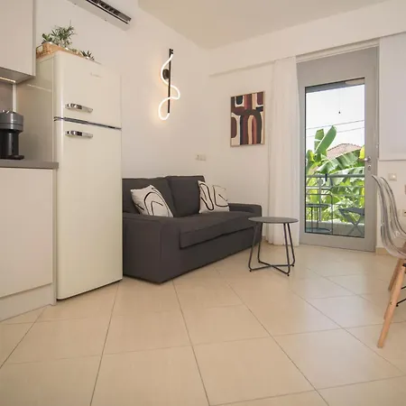 Daire Spectacular Near Dance Hall/center Kalamata